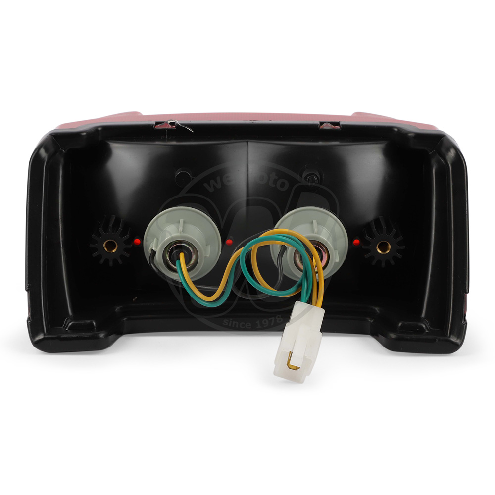 0HK4203_ad7180 three.jpg